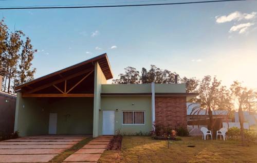 Aguas de Santa Barbara House | Refugio 4 suites com ar condicionado e piscina