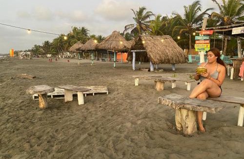 Monitos House | Refugio olgamar, Cabaña con kiosco cerca al mar