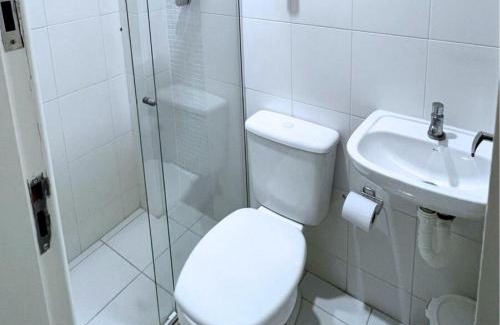 Guarapari Apartment | RefugioBacutia- Prédio FRENTE MAR Bacutia- 6 pessoas- 3 Quartos com AR sendo 1 suite - varanda- sala de estar e jantar Ampla -Piscina e Sauna no Prédio