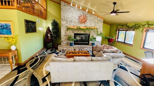 Stilwell Hotel | Regency Inn and Suites