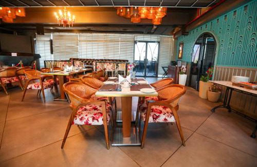 Jhansi Hotel | Regenta Place Jhansi by Royal Orchid Hotels Limited