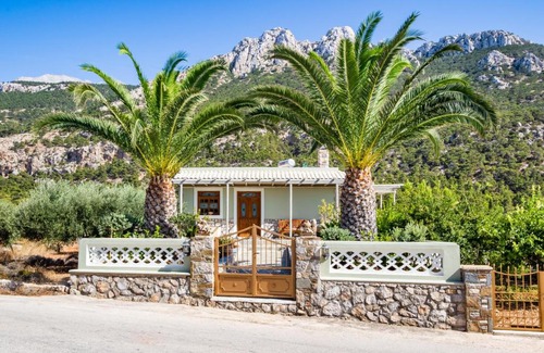 Lefkos House | Reisis Family Residence