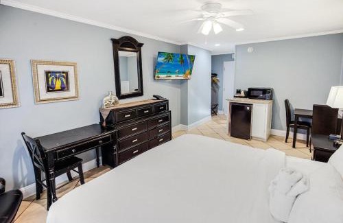 Litchfield by the Sea Apartment | Rejuvinating 2nd flr Resort View King Room