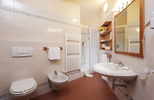 Radda in Chianti Hotel | Relais Vignale & Spa
