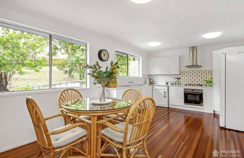 Taranganba House | RELAX @48 CLOSE TO BEACH sleeps 7