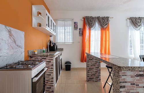 Samana Apartment | RELAX AND ADVENTURE IN SAMANA/JACUZZI/5 MINUTES FROM THE CITY.