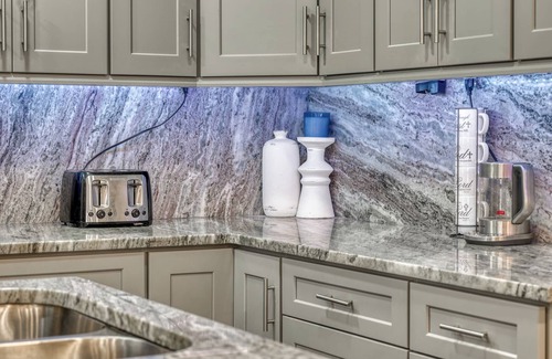 Lake Sarasota House | Relax and recharge Hot Tub,Tesla charger,10 sleeps