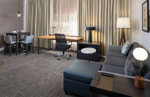 Arts/Warehouse District Resort | Relax and Recharge! TWO Pet-friendly Suites with Free Breakfast, Swimming Pool!