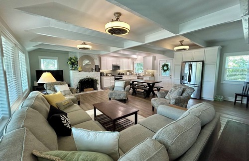 Wonder Lake House | Relax and recharge! Charming lake view house in quaint Wonder Lake, IL!