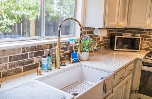 North Hilltop House | Relax and Unwind 4BR Hot Tub All You Need