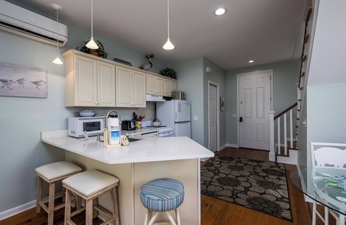 Saint Helena Island House | Relax and Unwind at 709 Ocean Cottage – Golf Cart and Resort Access Included!