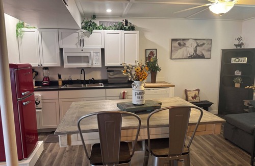 Benton Apartment | Relax and Unwind at a Peaceful Retreat Near Rend Lake