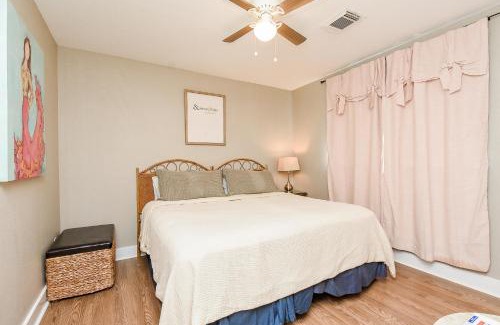 Conroe House | Relax and Unwind at Our 7BR Oasis