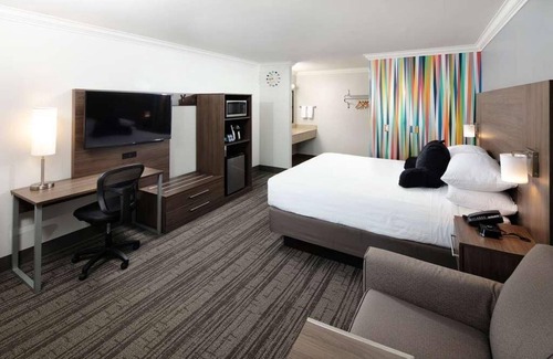 Temecula Hotel | Relax and Unwind in Signature Temecula! Free Parking, Pool, Near Garage Brewing