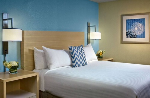 White Station House | Relax and Unwind! Outdoor Pool, Pets Allowed, Near Fire Museum of Memphis!