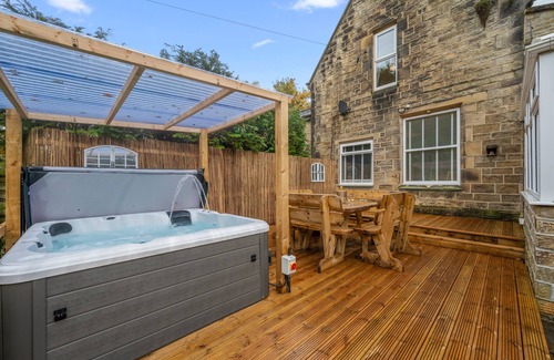 Keighley House | Relax at Little Hawkcliffe