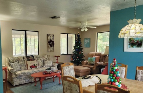 Dunnellon House | Relax at the Christmas Inn. Close to Rainbow Springs and the Florida Green-way