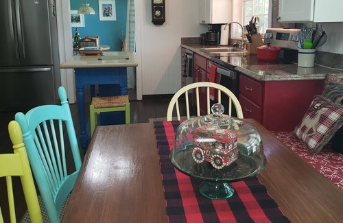 Dunnellon House | Relax at the Christmas Inn. Close to Rainbow Springs and the Florida Green-way