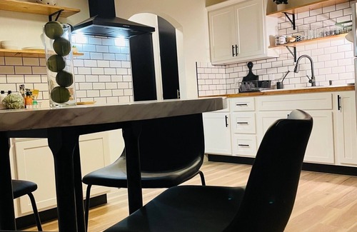 Pekin Apartment | Relax at this peaceful unit.