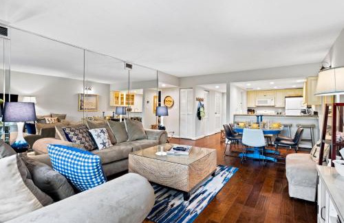 Harbour Town Apartment | Relax By Pool Harbour Town Resort Condo