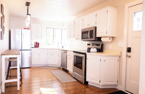 Spicer Cabin | Relax by the Waterfront at The Alvig House onnGreen Lake