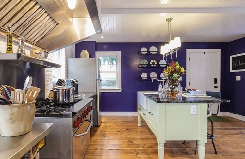 Columbia Cottage | Relax & Enjoy the quiet country setting! And bring your dog too