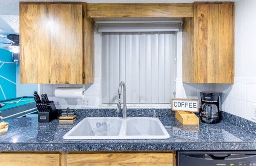 Bradenton House | Relax Gateway Near IMG Private Pool and Beach. Pick ball. Minigolf. Tiki