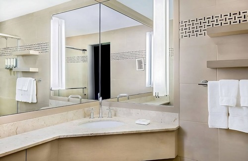 East Cambridge Hotel | Relax in a Cozy Room w/Stunning Charles River & Boston Skyline Views