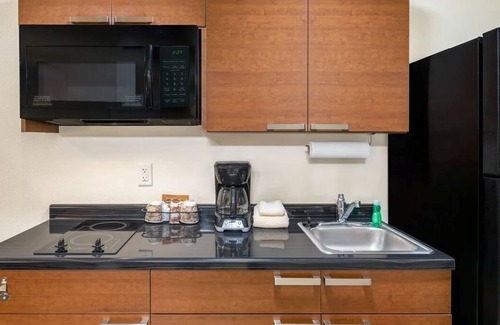 Davenport Hotel | Relax in a Welcoming, Pet-Friendly Room w/Kitchen Near Fryxell Museum