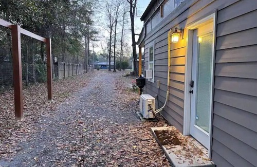 Axis House | Relax in Comfort at Pepper's Place - Creola | New listing