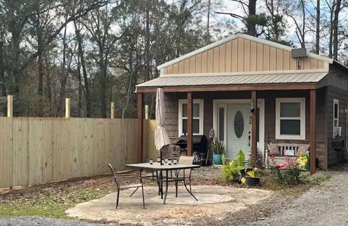 Axis House | Relax in Comfort at Pepper's Place - Creola | New listing