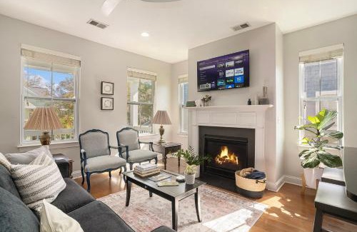 North Charleston House | Relax in Comfort - Retreat near CHS Downtown & Airport