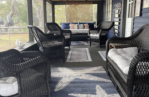 Edisto Island Cottage | Relax in cozy cottage on the creek in Edisto!