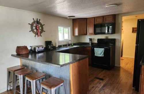 Warsaw Hotel | Relax in Guest House w/Full Kitchen, Living Area, and Fun Outdoor Activities