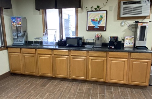 Adair Hotel | Relax Inn and Suites