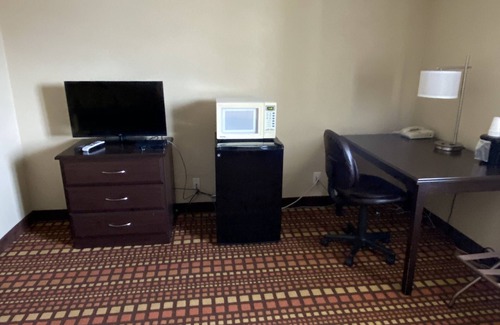 Adair Hotel | Relax Inn and Suites