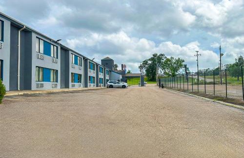 Jackson Hotel | Relax Inn By Oyo Jackson MS Hwy 80 I-20