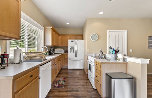 Artondale House | Relax on the lake in Gig Harbor