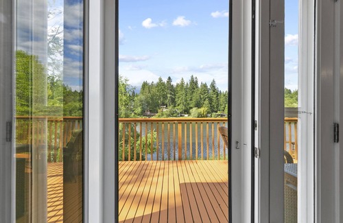 Artondale House | Relax on the lake in Gig Harbor