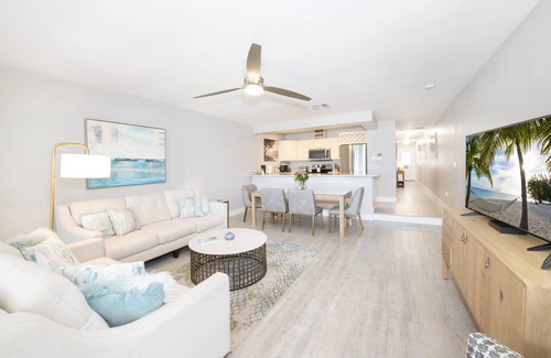 Seven Mile Beach Condo | RELAX-REFRESH-RENEW Discovery Point Club 19 - BEACHFRONT on Seven Mile Beach