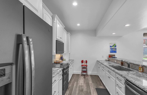 Graford House | Relax, Unwind & Dockside Dine by the Lake