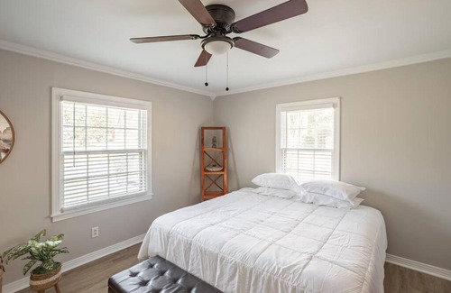 Huntsville House | Relax & Unwind - Downtown Huntsville (Sleeps 10)