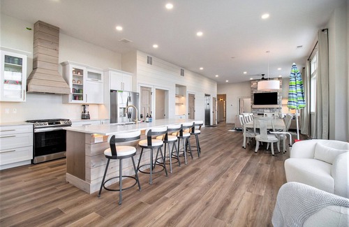 Ludington Condo | Relax & Unwind in a New Building with a New Heated Pool & Hot Tub, Sleep 13!