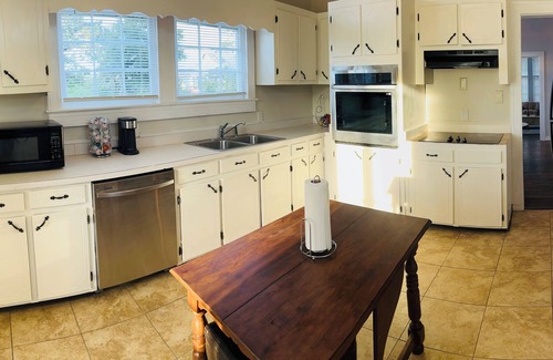 Selma House | Relax & Unwind in a Spacious Historic Home with Porch, Patio, & Sunroom