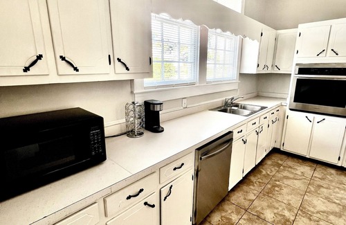 Selma House | Relax & Unwind in a Spacious Historic Home with Porch, Patio, & Sunroom