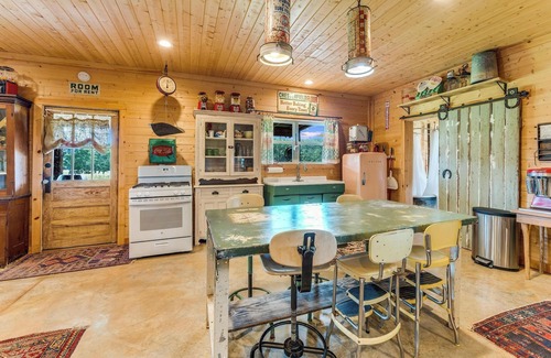 Jefferson House | Relax & unwind while you experience the farm with Highland cows & alpacas!