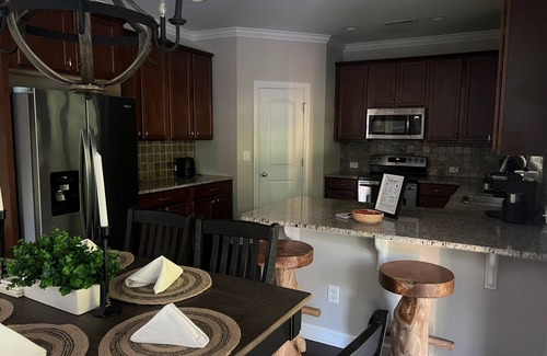 Marvin House | Relax with our Spacious 5-bedroom house w a Beautiful Sunroom in charming Waxhaw