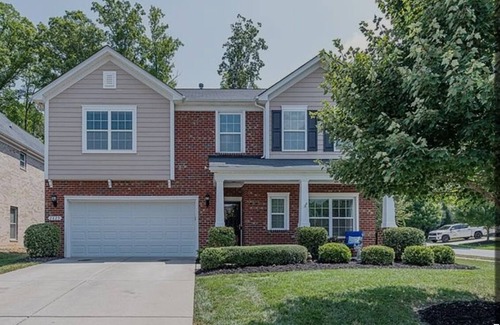 Marvin House | Relax with our Spacious 5-bedroom house w a Beautiful Sunroom in charming Waxhaw