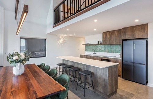 Cowaramup House | Relax with rural and luxury living in this 4 bedroom home. Close to beach.