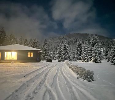 Manyava Ski Chalet | Relaxation in Guta Гута покращене шале